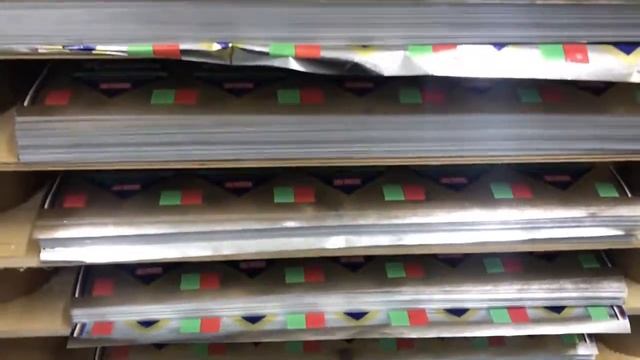 Печать этикеток на металлизированной бумаге.