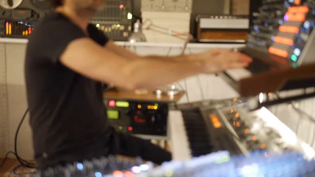 16 beats Dreamwave -Analog & Digital Synth смотреть онлайн