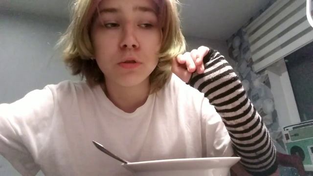 разговорное видео с нытьем, которому наверное уже неделя.. смотреть онлайн