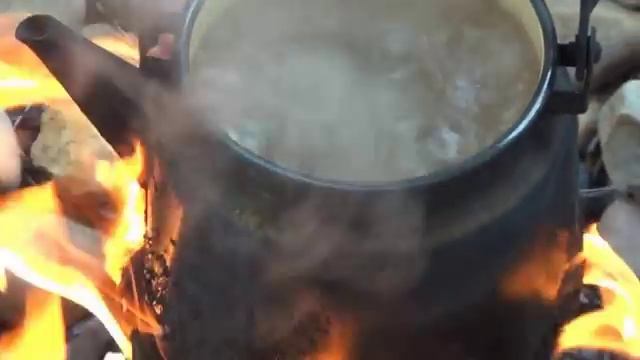 как разогреть чайник на чурке смотреть онлайн