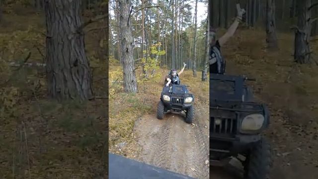 Катание на квадроциклах в осеннем лесу.Домик в Подмосковье смотреть онлайн