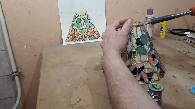 НЕОБЫЧНЫЙ СВЕТИЛЬНИК В ТЕХНИКЕ ТИФФАНИ СВОИМИ РУКАМИ. ЧАСТЬ 2. DIY TIFFANY LAMP! смотреть онлайн