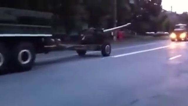 Новейшая украинская техника входит в пригород Донецка смотреть онлайн