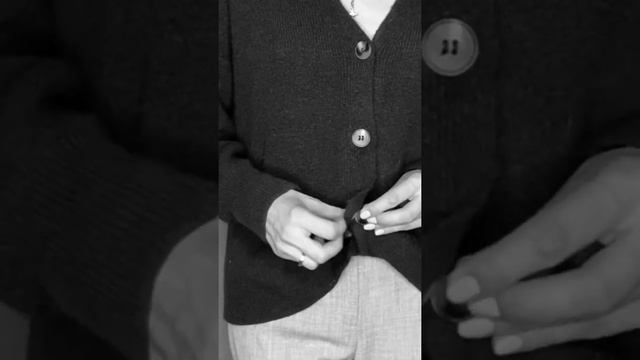 ?ЛАЙФХАК КАК НОСИТЬ КАРДИГАН??♀️#Shorts смотреть онлайн