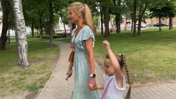 Ангелина и Катя в итальянской ДЖЕЛАТЕРИИ! Angelina and Katya in Italian gelateria!