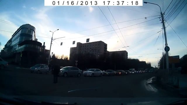 Чуть не врезался в идиота на дороге в Ставрополе. смотреть онлайн