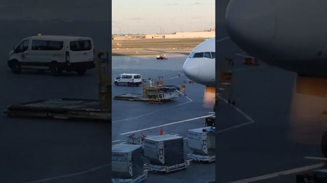 airport ground crew. смотреть онлайн