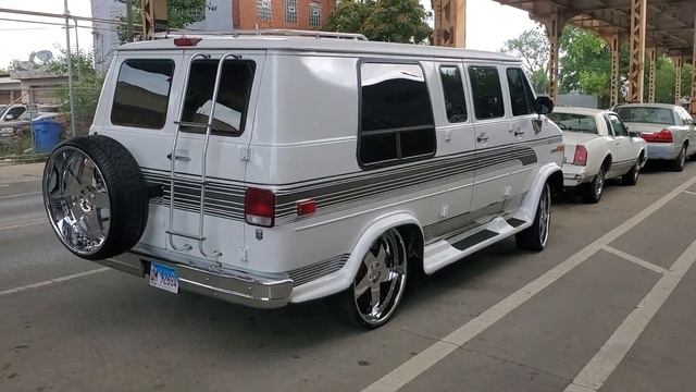 ANOTHER ONE! chevy key 20 van on 26s Chicago style! смотреть онлайн