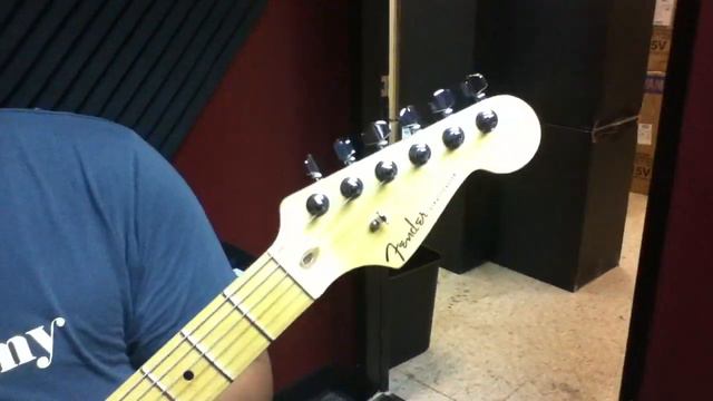 Fender American Deluxe Stratocaster смотреть онлайн