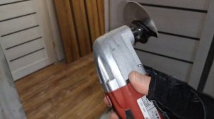 Подрезка и укладка ламината одним контуром без шума и пыли с помощью реноватора