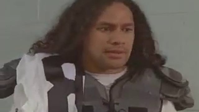 Трой Поламалу в римейке рекламы Кока-колы смотреть онлайн