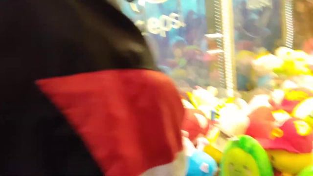 ВЛОГ: Попали под град в Питере и замерзли 😱 Прогулка в своем районе! смотреть онлайн