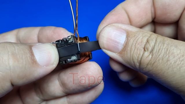 This Simple Trick Turns Old CFL Lamps Into Awesome Induction Heaters смотреть онлайн