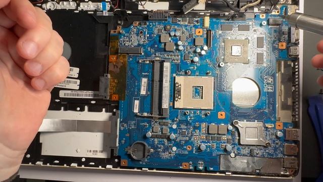 Sony Vaio SVE151G13M Teardown смотреть онлайн