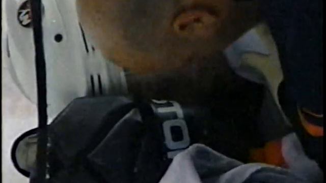 Travis Green hits Jason Blake - Apr 28, 2002 смотреть онлайн