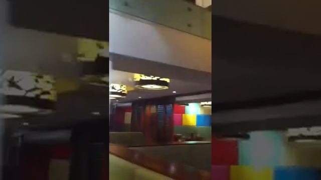 Живая гусеница в еде (р. Пекинская утка) смотреть онлайн