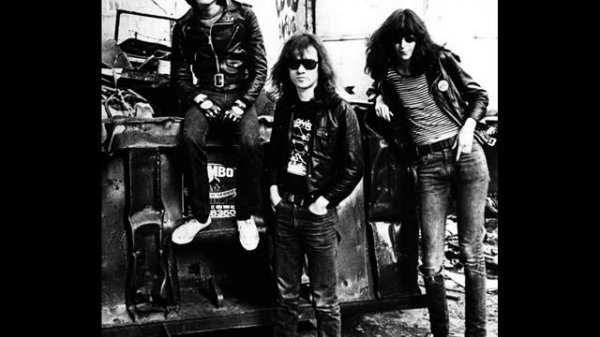 The Ramones - Blitzkrieg Bop (Guitar Backing Track)