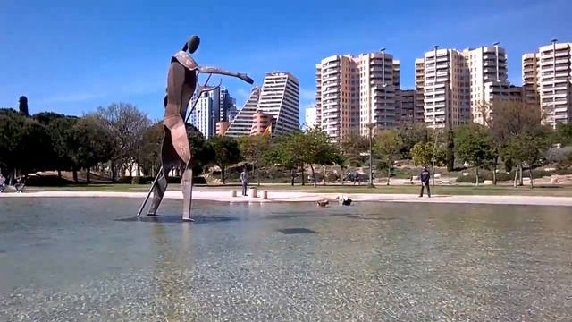 Park Turia in Valencia. Spain. Парк Турия в Валенсии. Испания смотреть онлайн