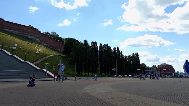 Путешествие на Дэу Дамас в Нижний Новгород. Набережная. Катаемся на самокатах смотреть онлайн
