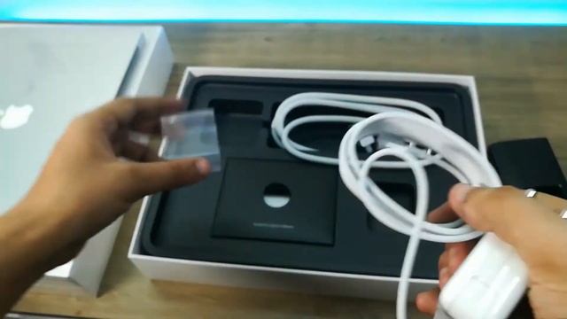 Apple MacBook Air 2017 Unboxing & First Impressions! смотреть онлайн