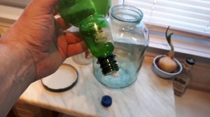 Фильтрация самогона после углевания.