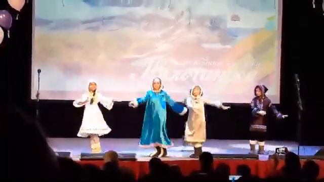 В День народного единства в молодежном театре «Юность» VII районный фестиваль «К смотреть онлайн