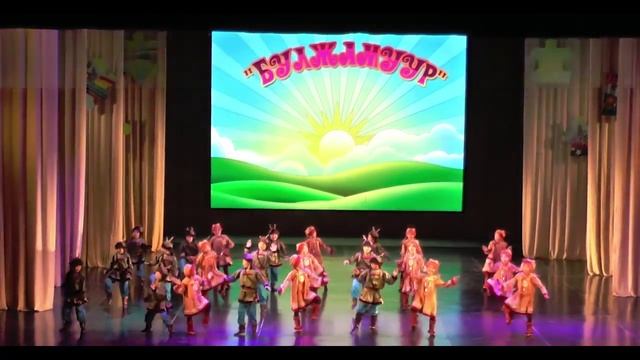 Funny folk dance/Весёлый народный танец смотреть онлайн