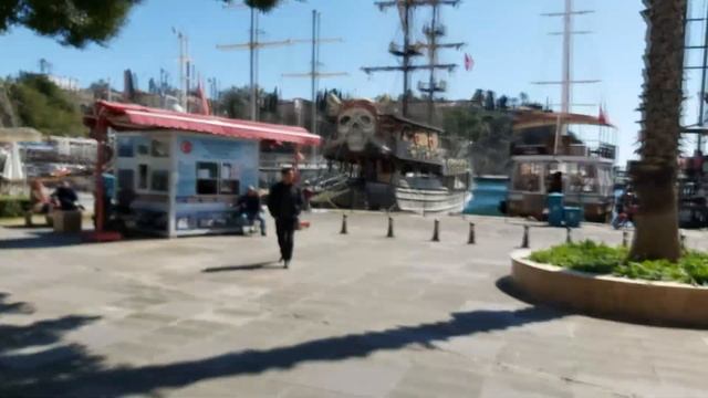 Анталья в марте 2022: ворота Адриана, часовая башня Саат Кулеси смотреть онлайн