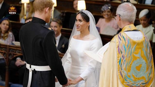 Meghan's so bright in the Queen Mary's tiara & the white gown of Givenchy смотреть онлайн