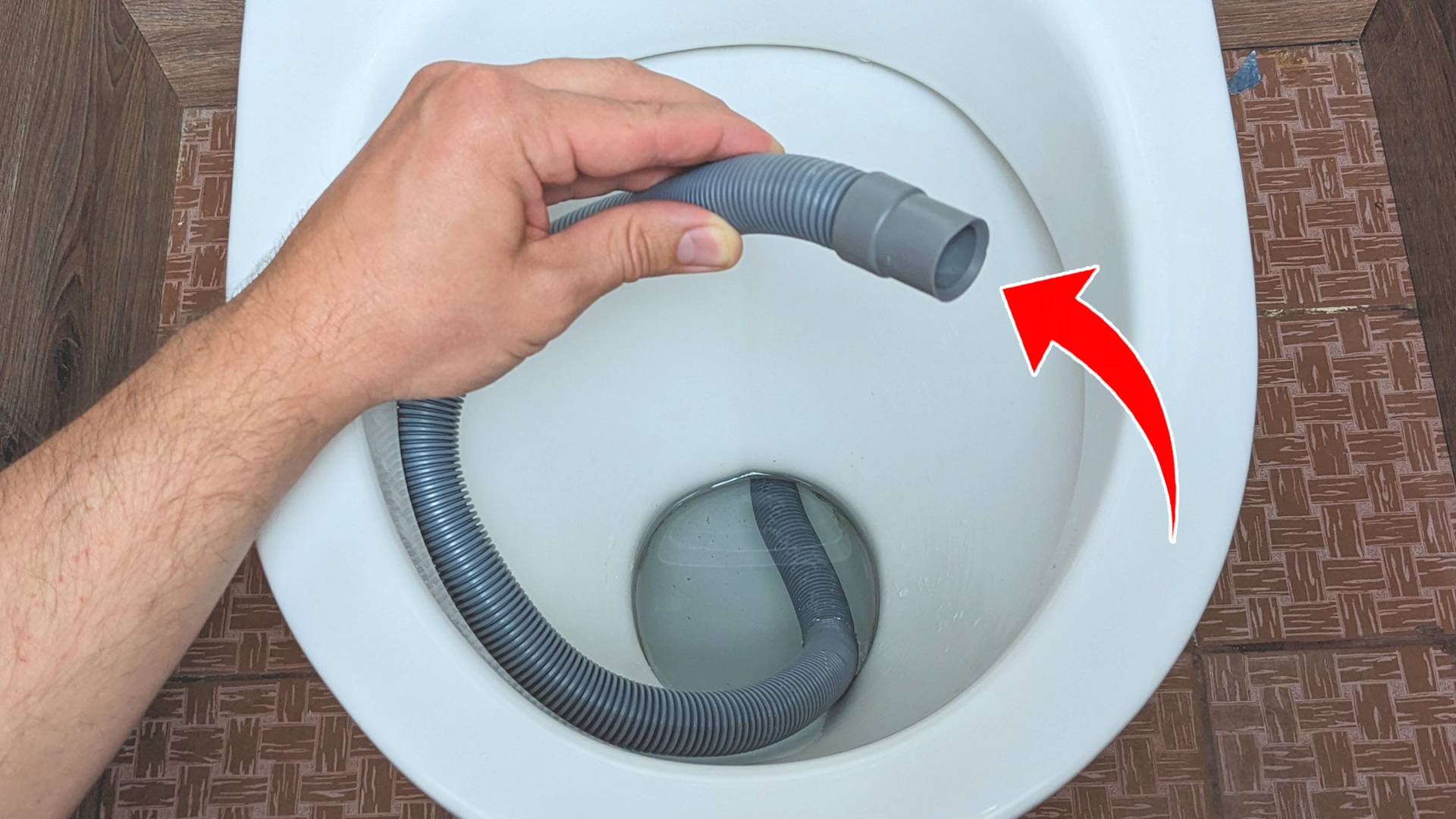 Как легко и быстро устранить засор в унитазе? смотреть онлайн