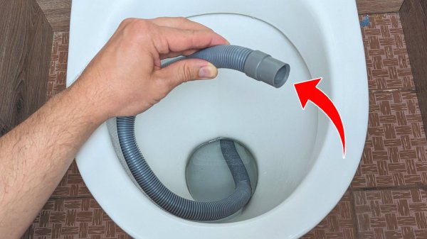 Как легко и быстро устранить засор в унитазе?