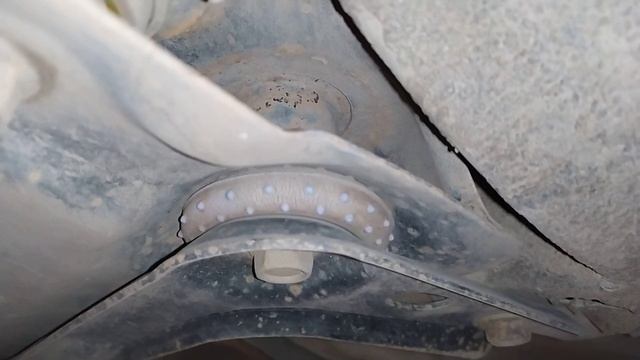 V&KO // Nissan Note Tiega — устранение неисправности сайлентблоков подрамника! Дешево, сердито, ... смотреть онлайн