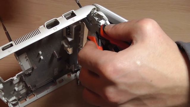 Разборка корпуса и чистка системы охлаждения нетбука Samsung N130 (Dust off N130) смотреть онлайн