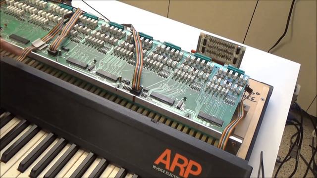 Synthchaser #106 - ARP 16 Voice Electronic Piano Repair & Demonstration смотреть онлайн