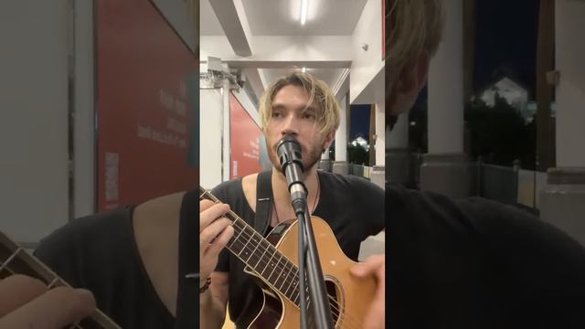 ПОЮ В ГОНКОНГЕ! смотреть онлайн