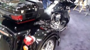 2013 Honda Gold Wing Trikes vs  2013 Harley Davidson trike