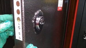 Как правильно от центровать броне-накладку на входной двери