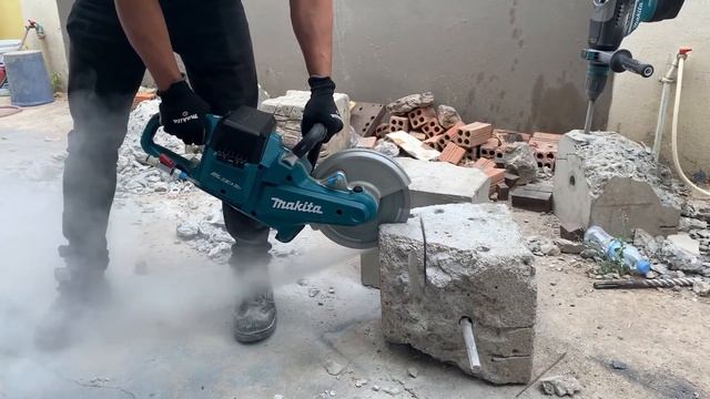 DCE090 18Vx2 (36V) LXT Brushless 230mm (9") Power Cutter смотреть онлайн