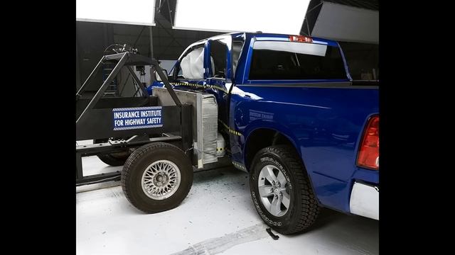 IIHS - 2016 Ram 1500 crew cab - side crash test / GOOD EVALUATION смотреть онлайн