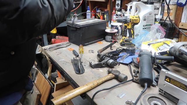 BAJA BEETLE PROJECT (PART 6) DISASSEMBLY OF GAS PEDAL, CLUTCH, BRAKE & WINDOW REMOVAL смотреть онлайн