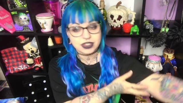 Tattoos = Confidence??? // Emily Boo смотреть онлайн