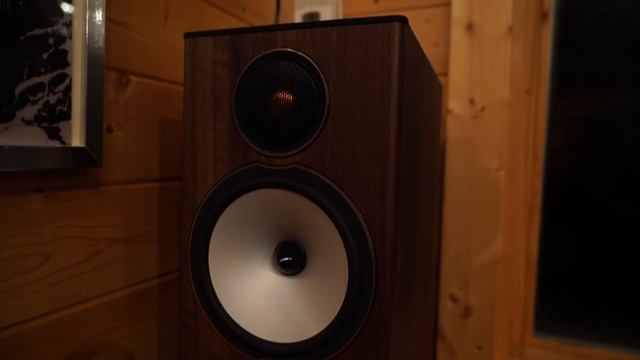 Yaqin MC-13S and Monitor Audio BX6 смотреть онлайн