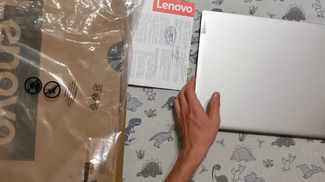Распаковка — Ноутбук Lenovo IdeaPad 3 17ADA05 смотреть онлайн