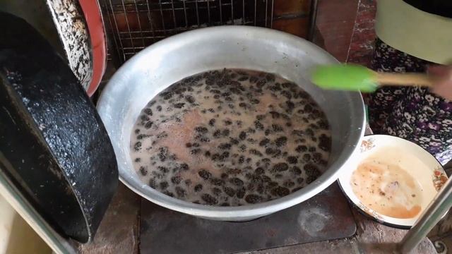 Варенье из сосновых шишек или деликатес из сибирских ананасов! смотреть онлайн