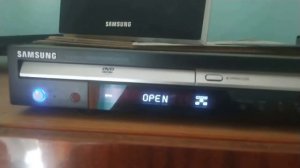 Как вставить диск в дисковод