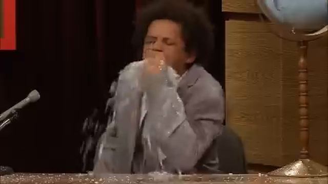 Eric Andre - wacky newspaper articles смотреть онлайн