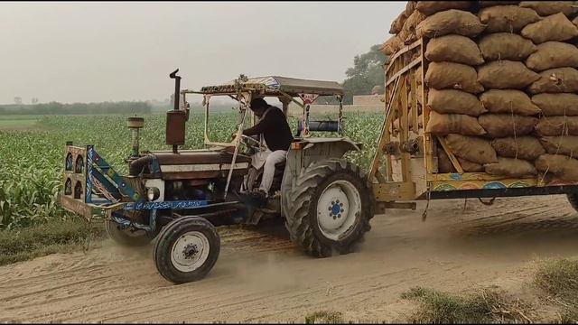 Трактор в работе