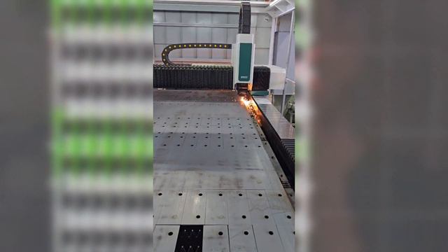 Запустили лазерный станок для резки металла у клиента! смотреть онлайн