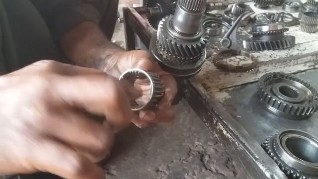 Toyota Hiace GearBox Restoration || Mechanical Work смотреть онлайн