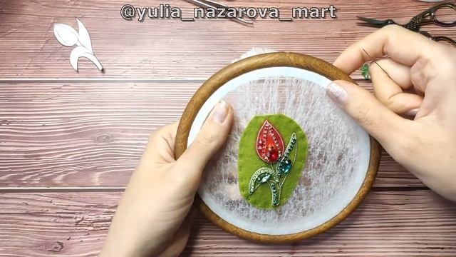 Брошь из бисера Тюльпан